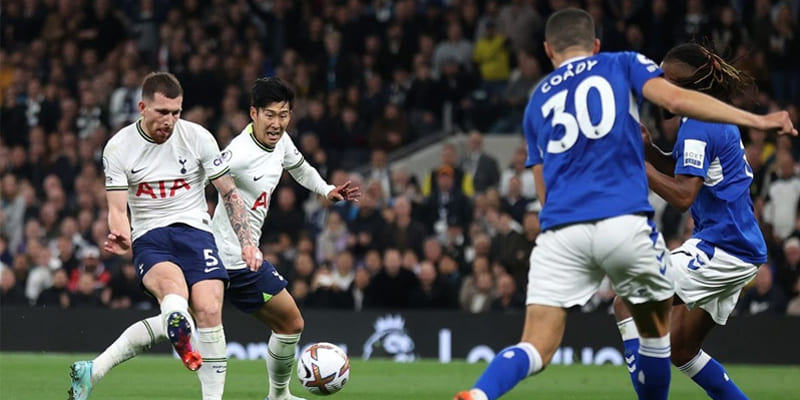 Fulham thắng đậm Tottenham